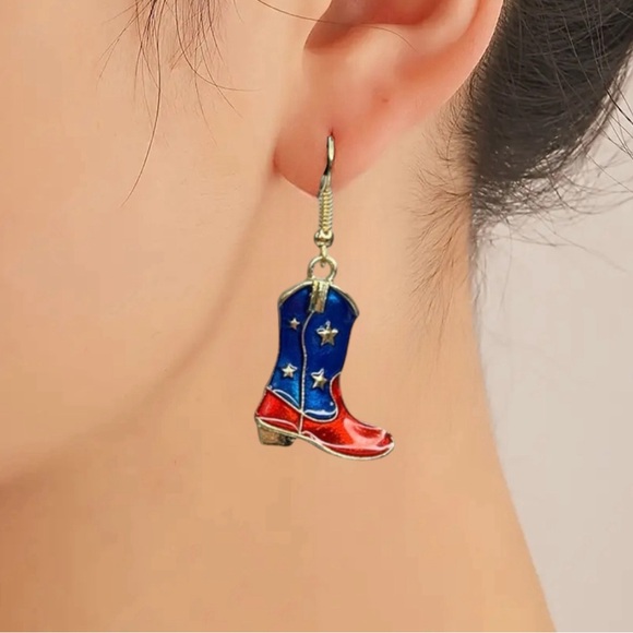 Western style Americana USA ๐บ๐ธ Boot Earrings gold tone NWOT - Picture 1 of 3
